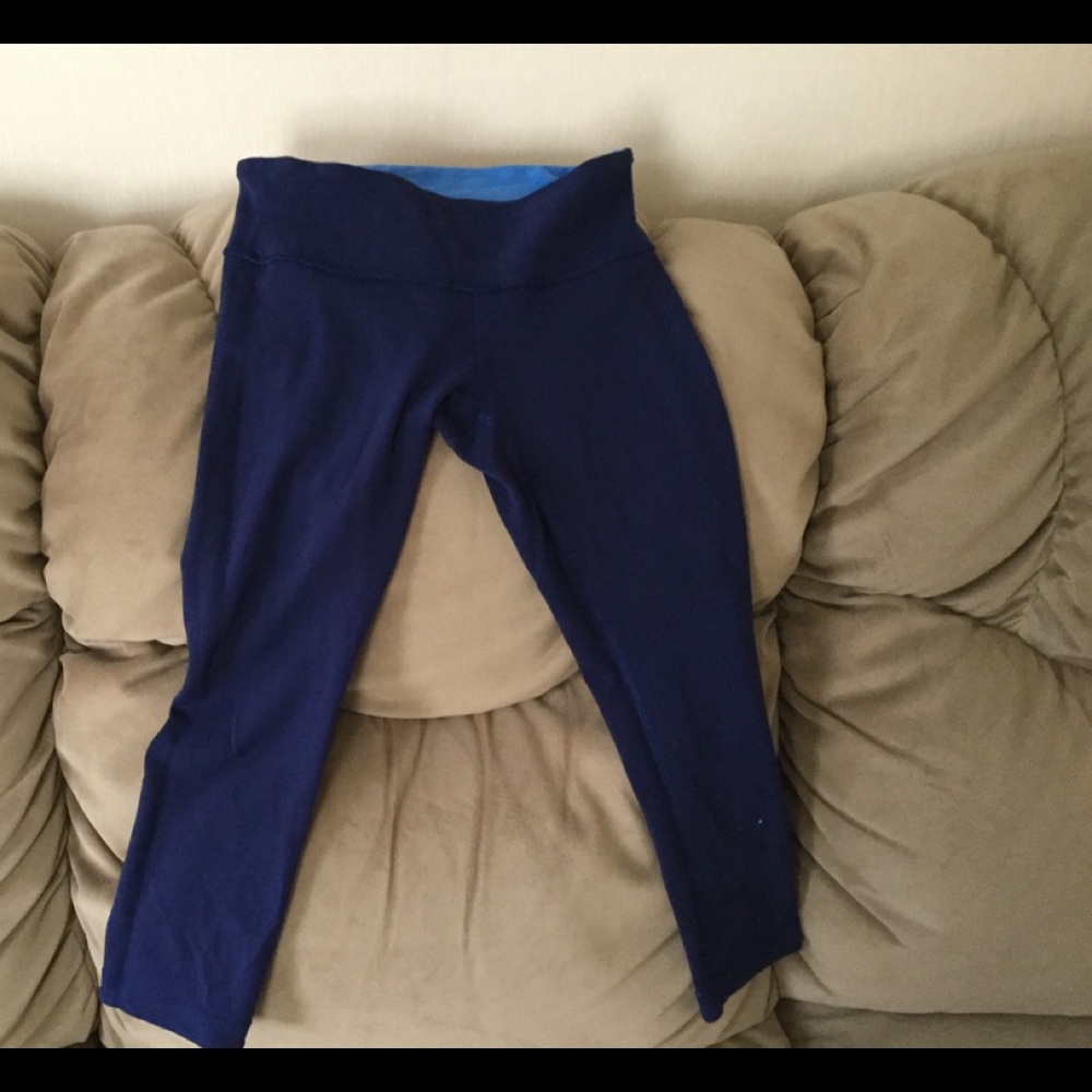 Lululemon cropped wunder under leggings - size 4